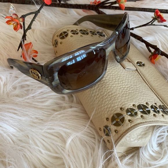 💞GUCCI 💞gorgeous sunglasses - Picture 3 of 17